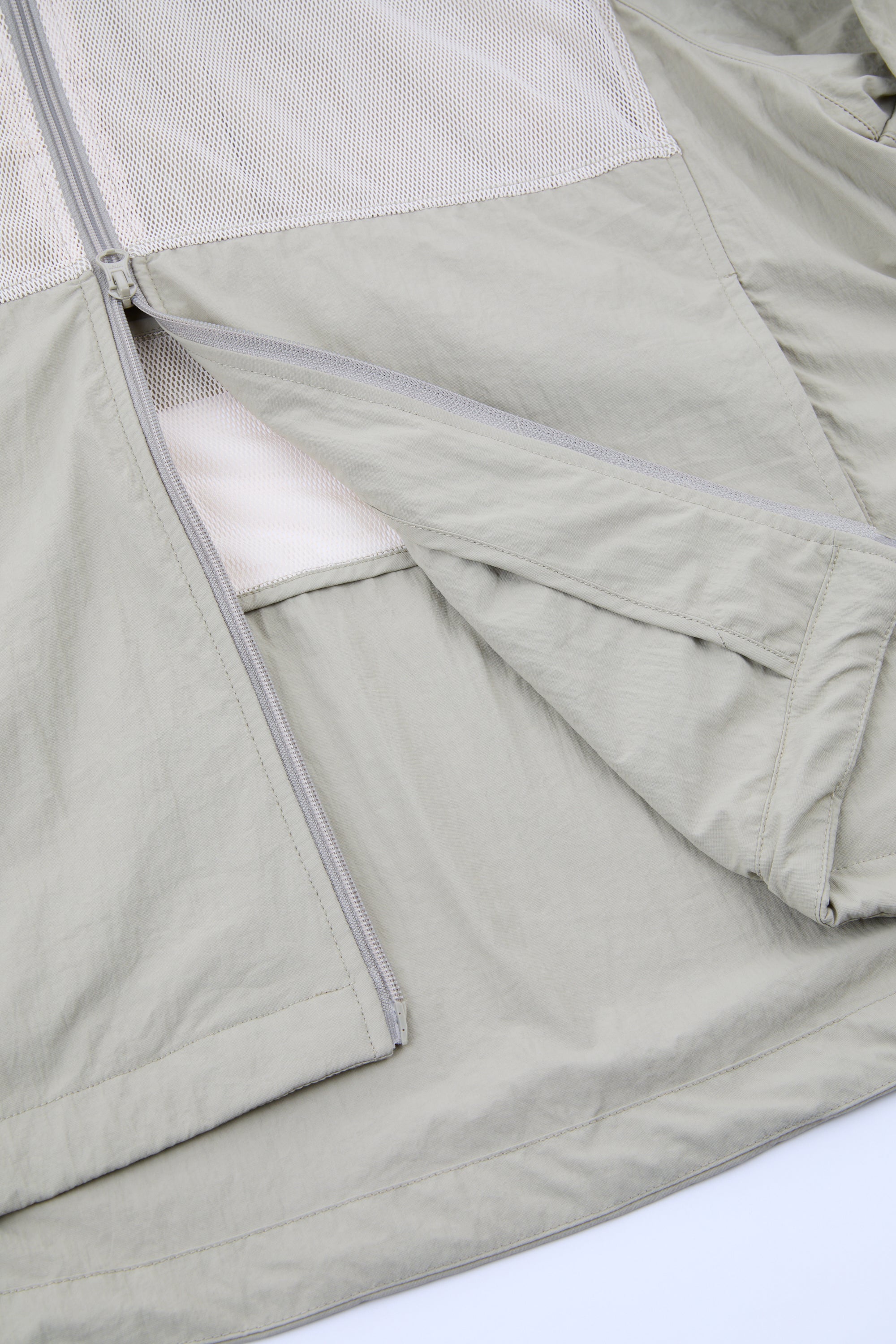 Technical Mesh Windbreaker Beige