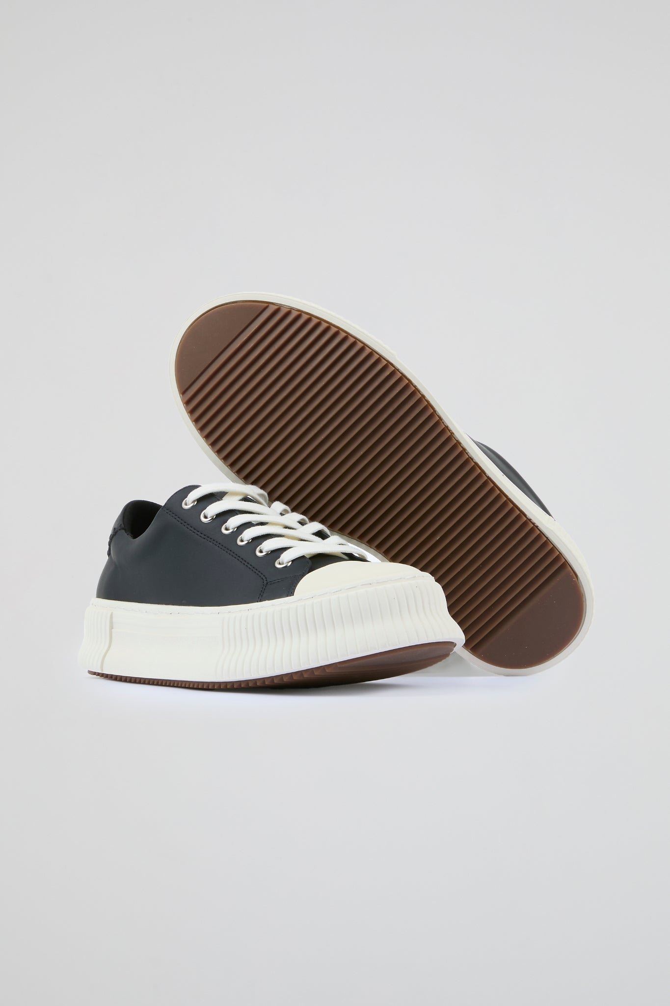 DUMIST Minimalist Low Sneakers – Black / White