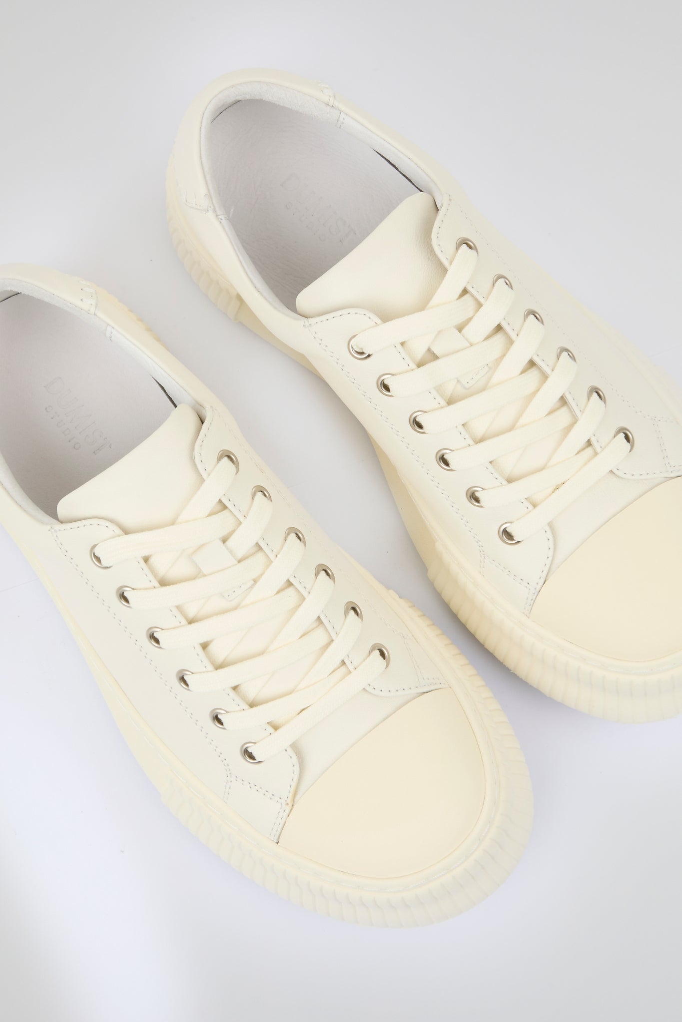 DUMIST Minimalist Low Sneakers – Black / White