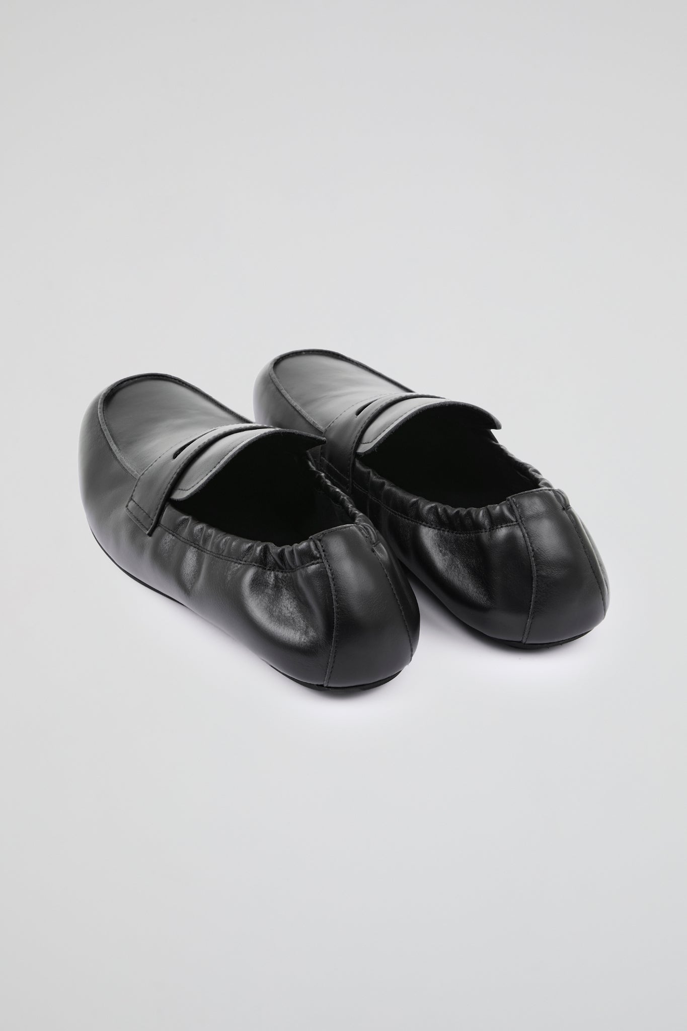 Easy-fit black loafers