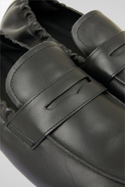 Easy-fit black loafers