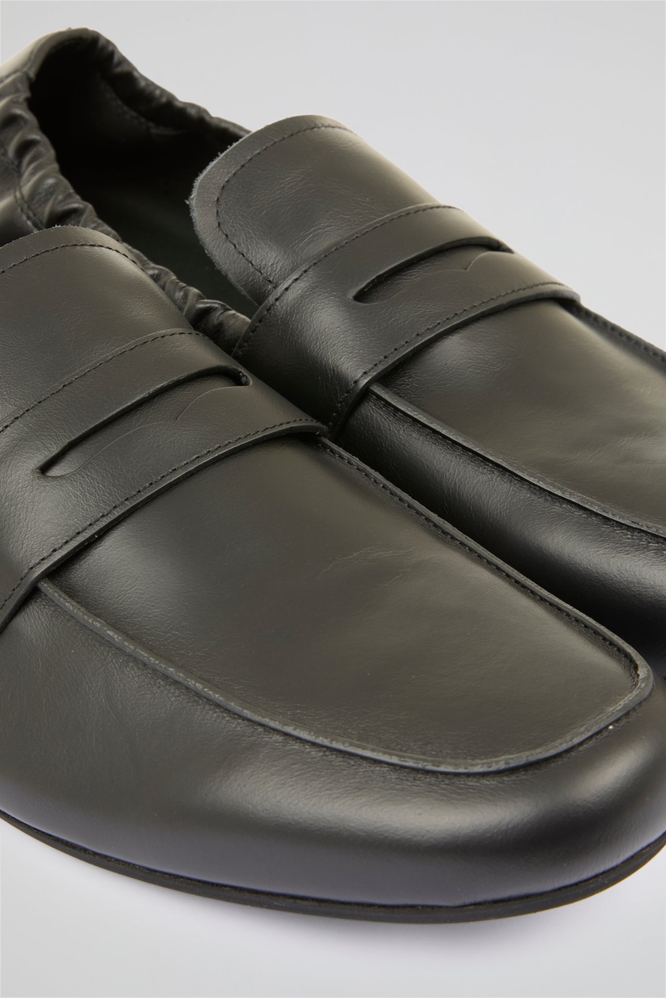 Easy-fit black loafers