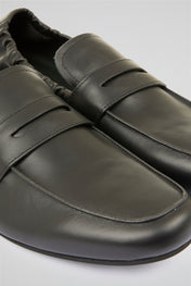 Easy-fit black loafers