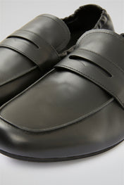 Easy-fit black loafers