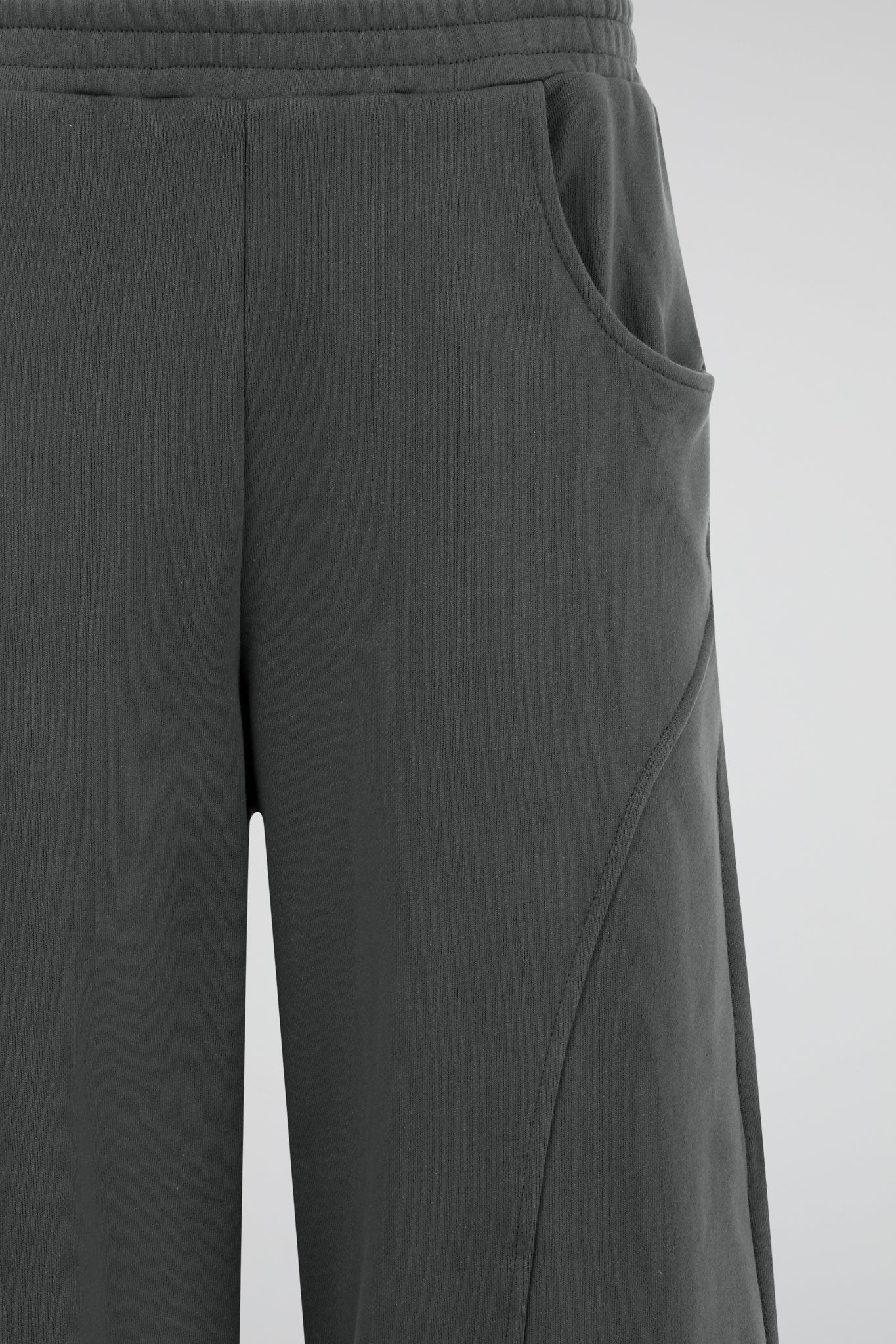 Curved Seam Wide Sweatpants