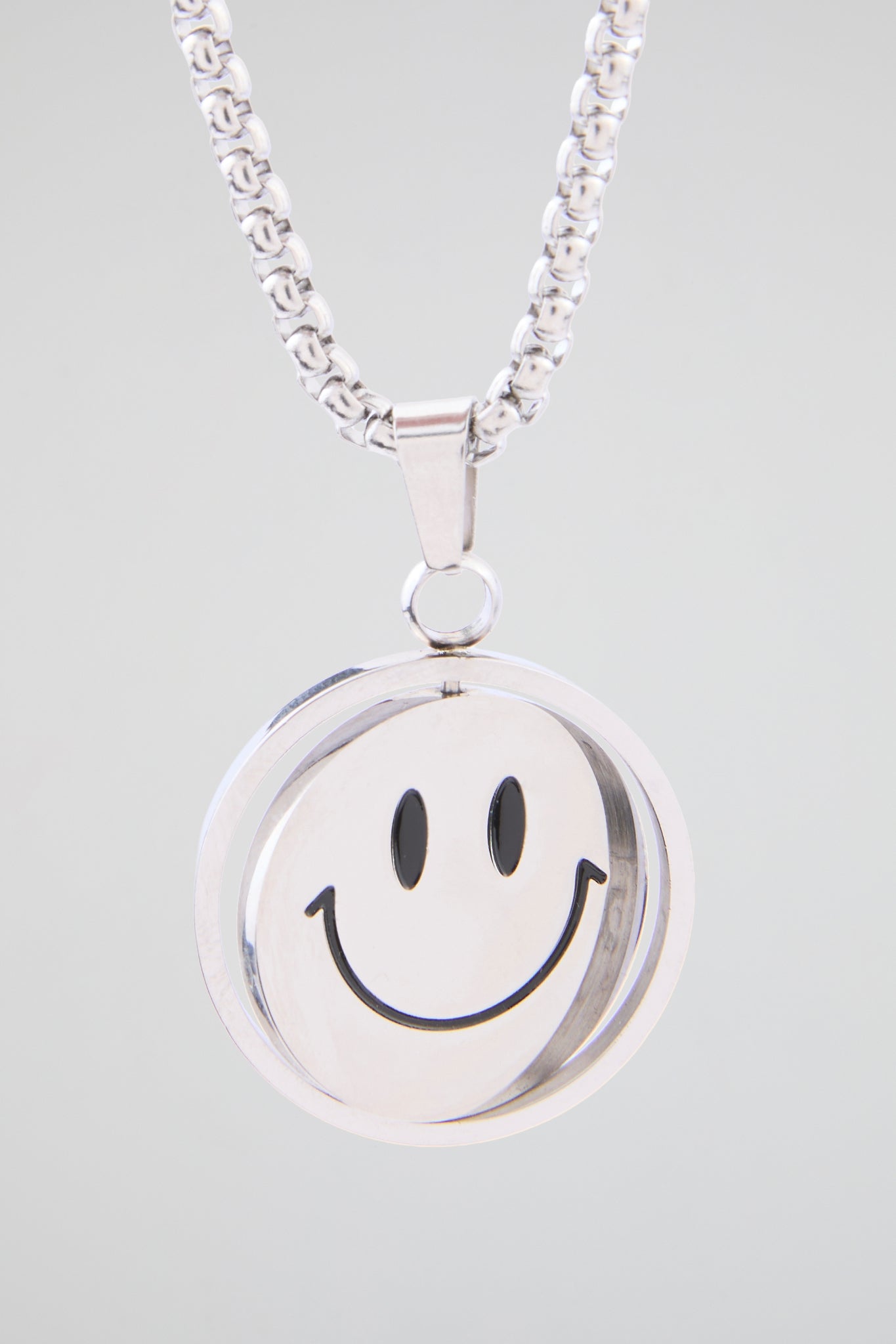 Smiley Pendant Chain Necklace