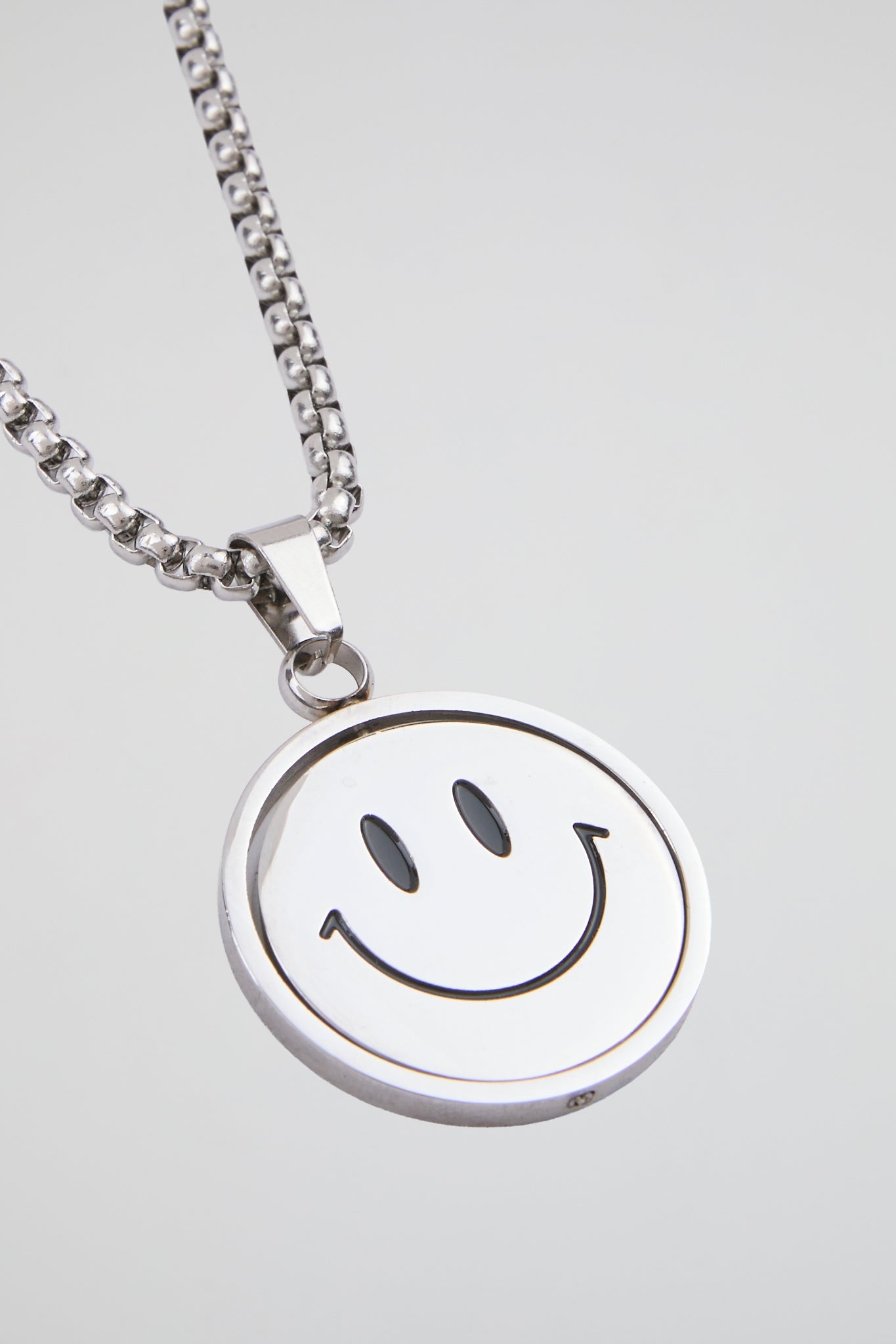 Smiley Pendant Chain Necklace